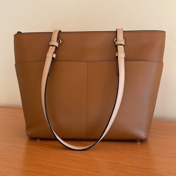 MICHAEL KORS BEDFORD PEBBLE LEATHER POCKET TOTE ACORN/GOLD - Picture 3 of 14